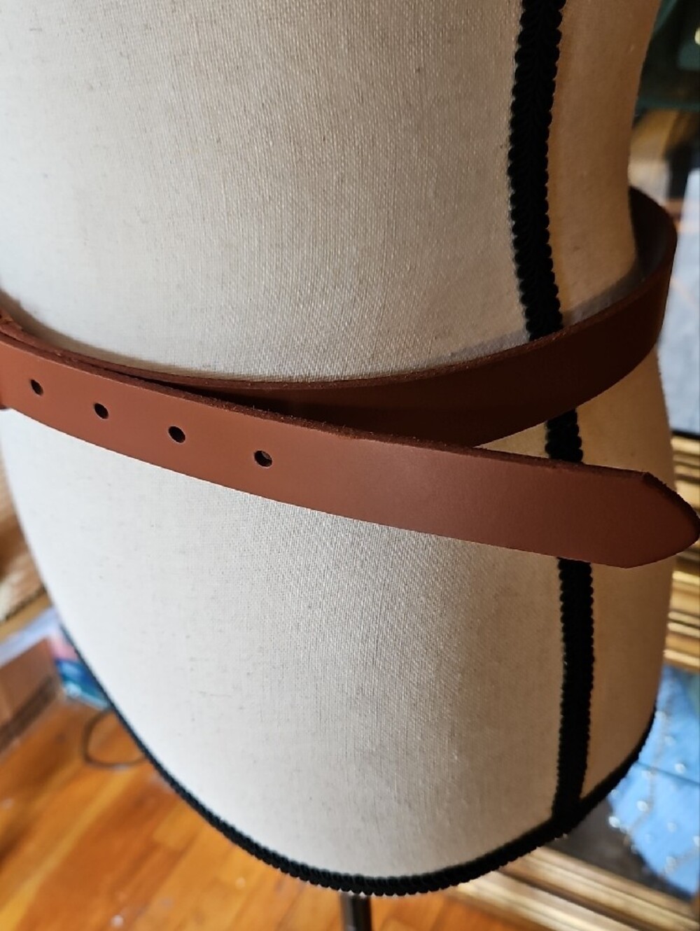 Frye Chestnut Leather Belt with Brass Buckle 1" Inch Wide - Picture 3 of 7